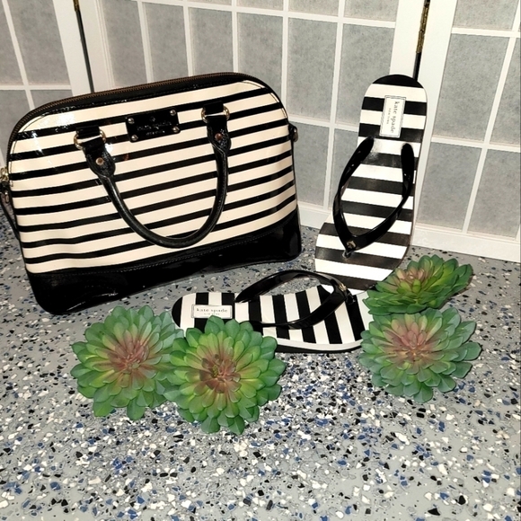 𝅺KATE Spade striped  flip flops - Picture 1 of 6